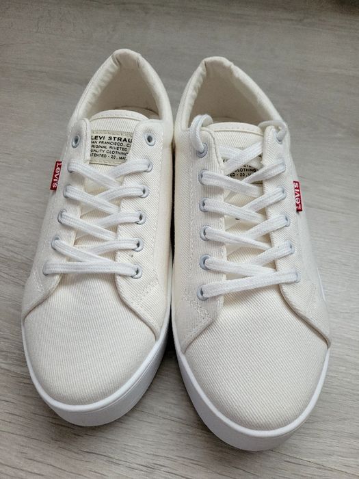 Teniși Levi's noi
