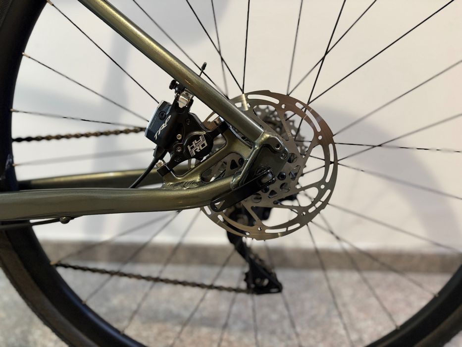 Triban RC520 Gravel Shimano 105 + Elite Direto XR-T + аксесоари (като ново)