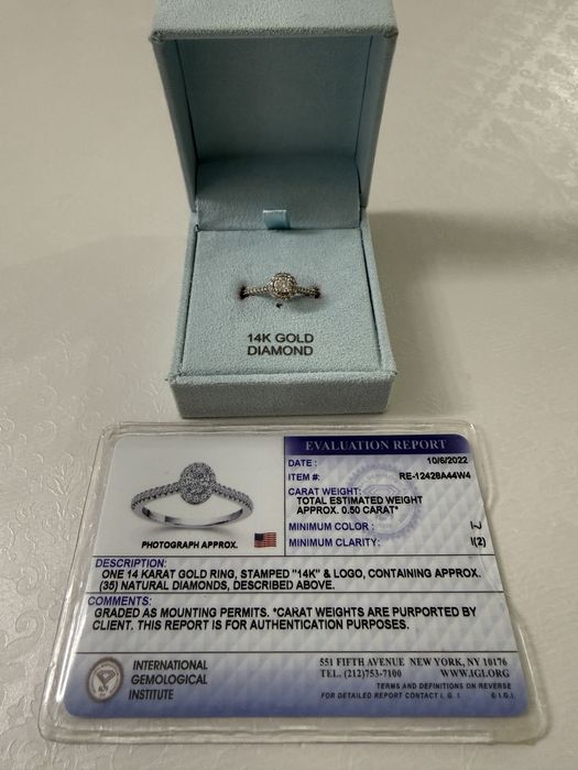 Продам кольцо с бриллиантом