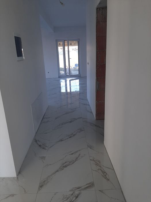 Vand casa in loc.Livada de Bihor