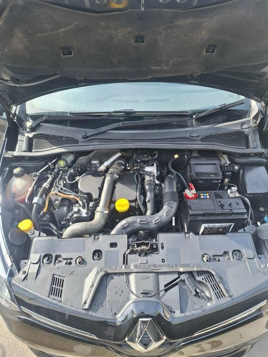 Продавам Renault Clio 1.5 dCi 90к.с.29.12.2016г. Десен волан.Черен металик