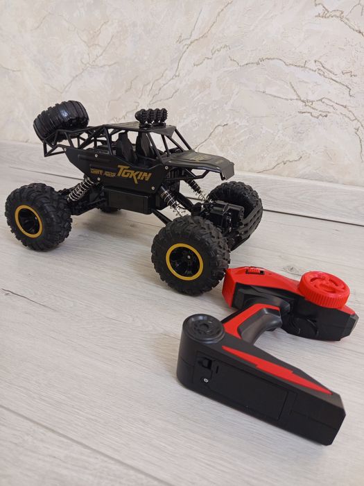 Игрушечная машинка