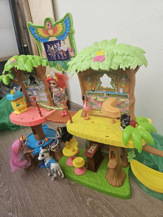 Домик Enchantimals с персонажами