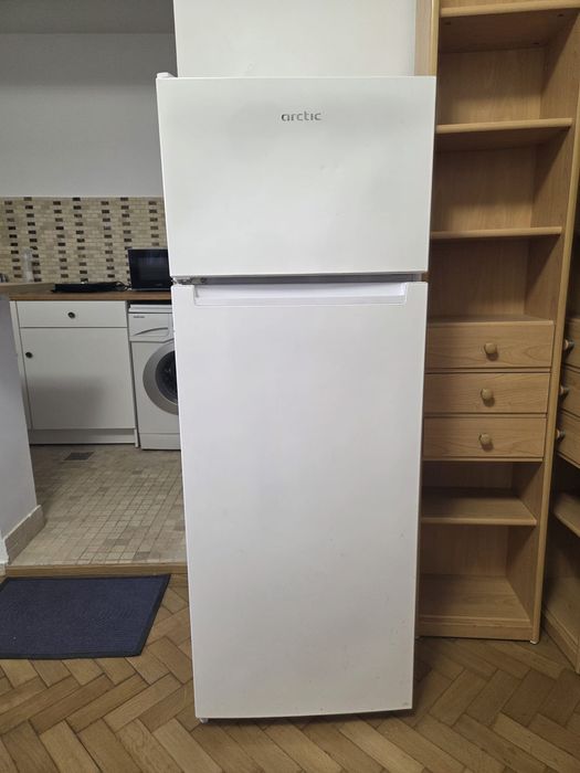Vând frigider Arctic 233l