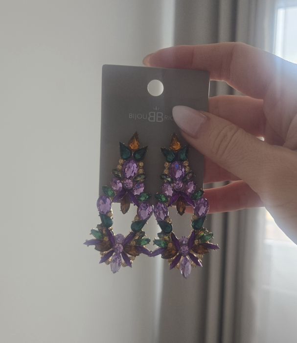 Чисто нови обеци с камъни