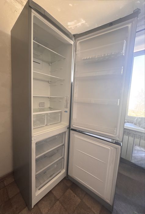 Продам холодильник indesit