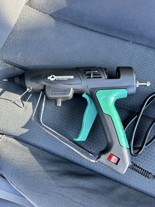 Pistol profesional cu batoane de silicon