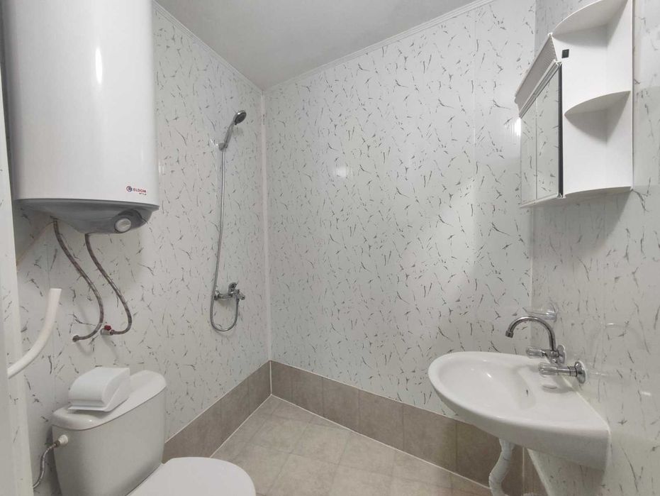 Дава се под наем Тристаен апартамент в Ямбол, Център - 80 кв.м за 498.27 € - Снимка #5