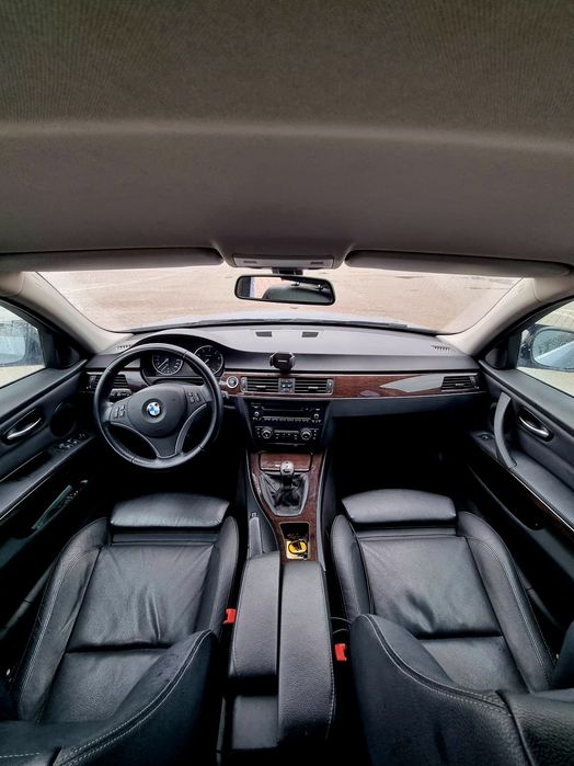BMW 320i LCI Lifestyle Edition