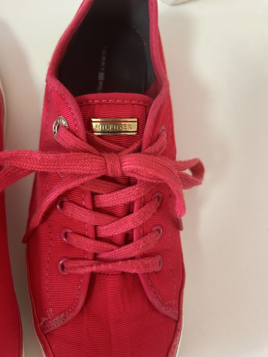 Маратонки 39номер tommy hilfiger,Guess