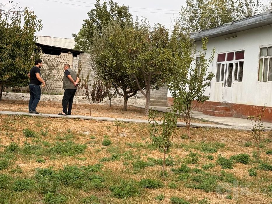 Jomboy Partsezda Katta qishloqda 10sotixli hovli sotuvda sotixi 5500