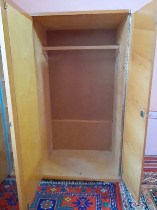 Аввалги кувватли  шкаф жуда яхши  холатда  сакланган