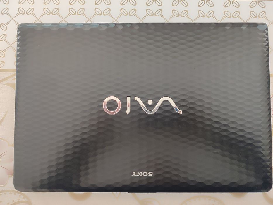 Sony VAIO core i5-2430M noutbuk notebook sotiladi