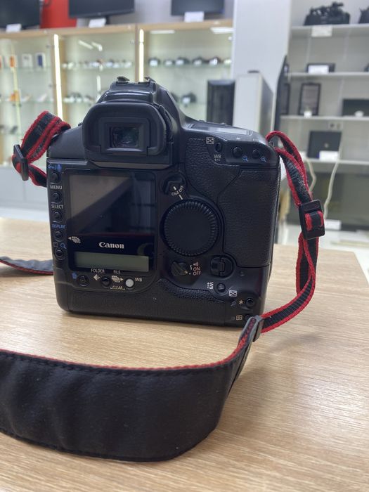 Canon Eos-1 mark-II N (p25)