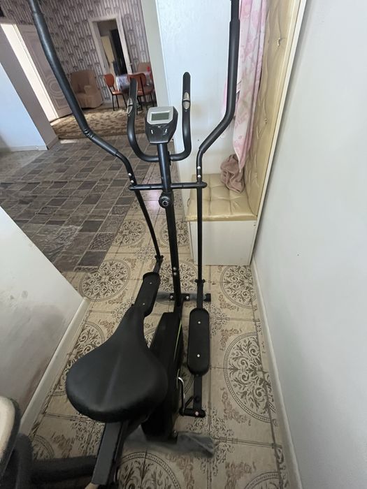 Тренажёр эллипс в идеальном состоянии.