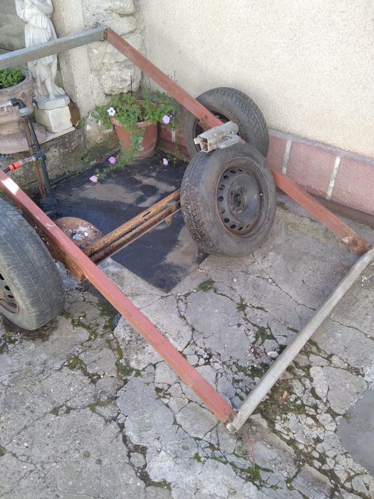 De Vânzare cadrul cu roți și cuplă remorcă