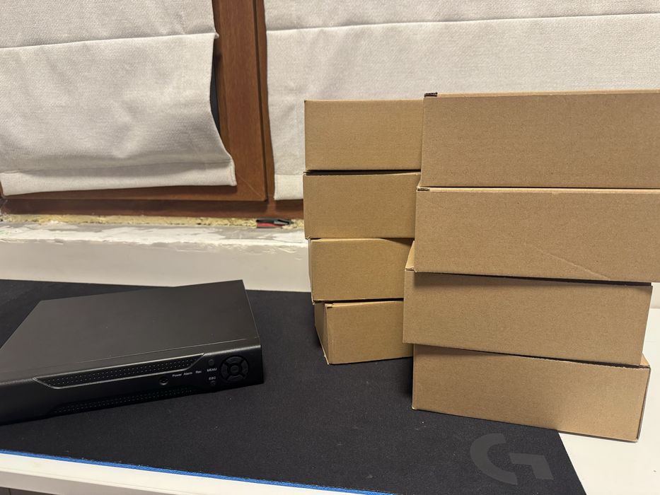 8 бр камери за видеонаблюдение + записващо у-во