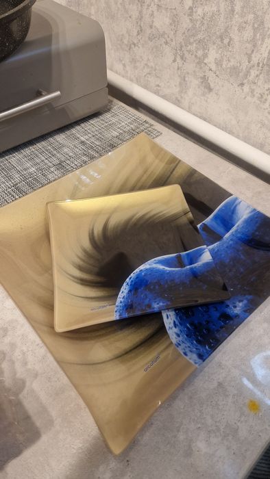 Продам набор квадратных тарелок