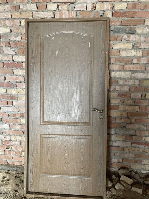 Межкомнатные двери есть 2 штук