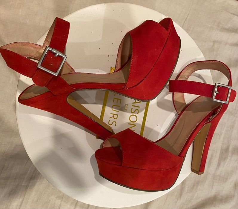 Sandale elegante de culoare roșu