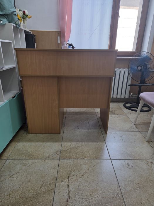 Продам ресепшн стол