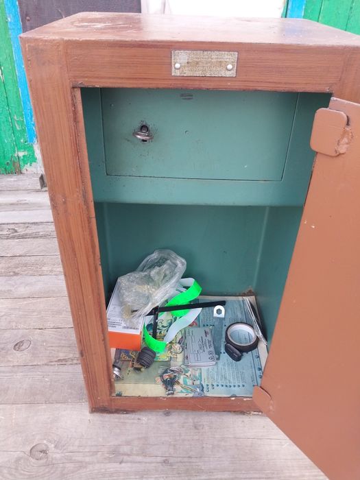 Сейф металлический