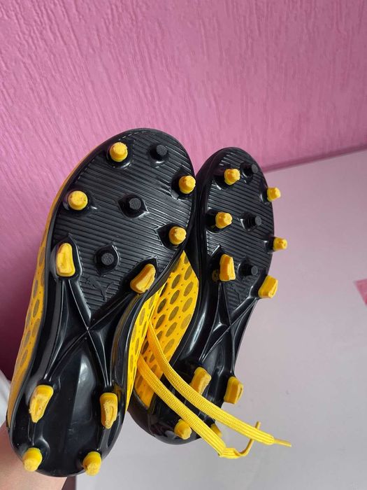 Детски футболни обувки