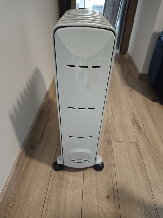 Продавам маслен радиатор Delonghi