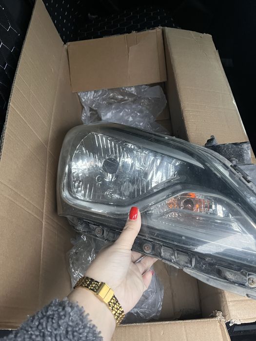 Продам фару(правую) хюндай акцент