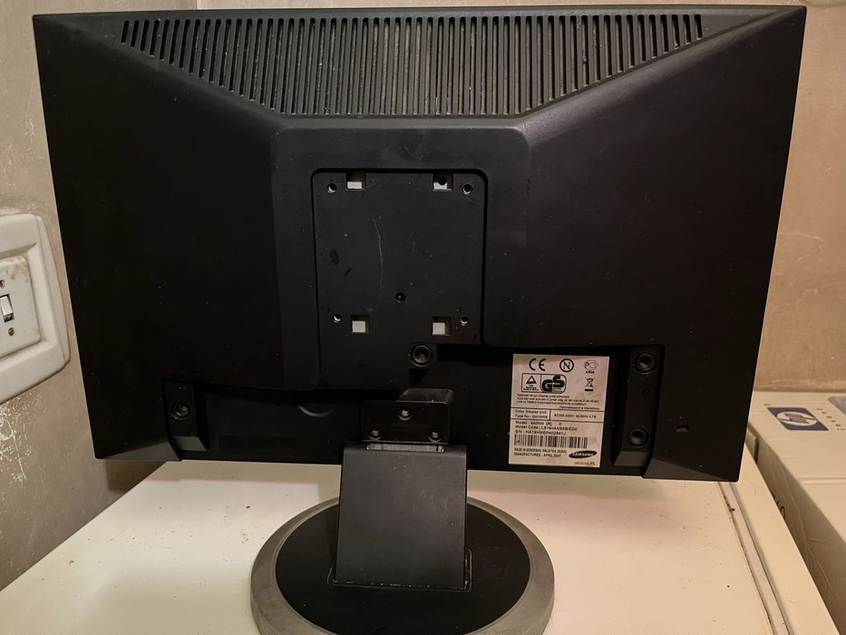 Monitor Samsung de 19 inci