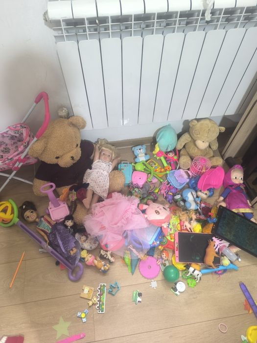Продам игрушки для девочки
