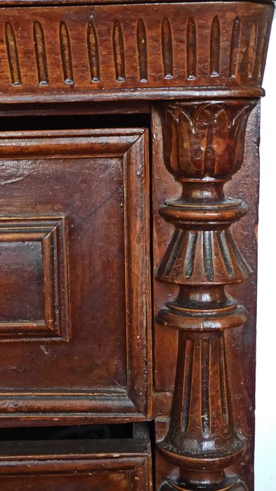 Антикварный комод