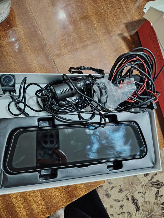 Срочно продаю видеорегистратор Lenova V7