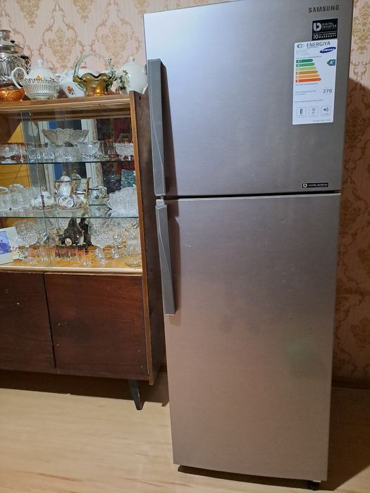 Холодильник самсунг в отличном состоянии