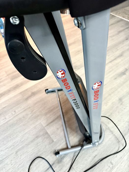 Bandă de alergare electrică BodyFit F3000