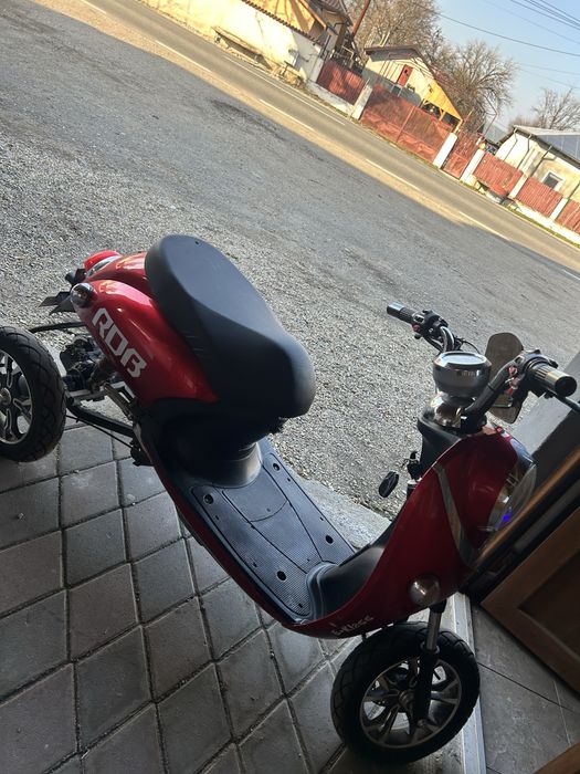 vand RDB E-Klass Scuter Electric – Autonomie Bună, Încărcare la Priză