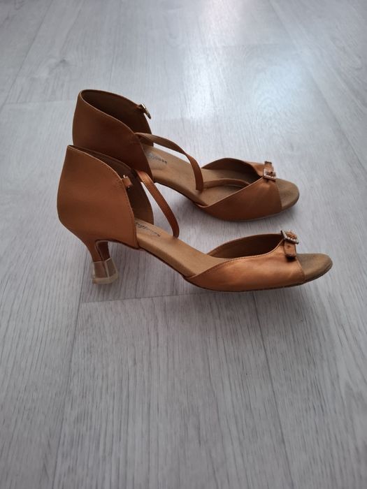 Продам туфли для танцев