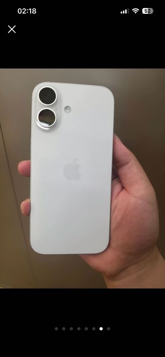 Телефон iPhone 17 белый