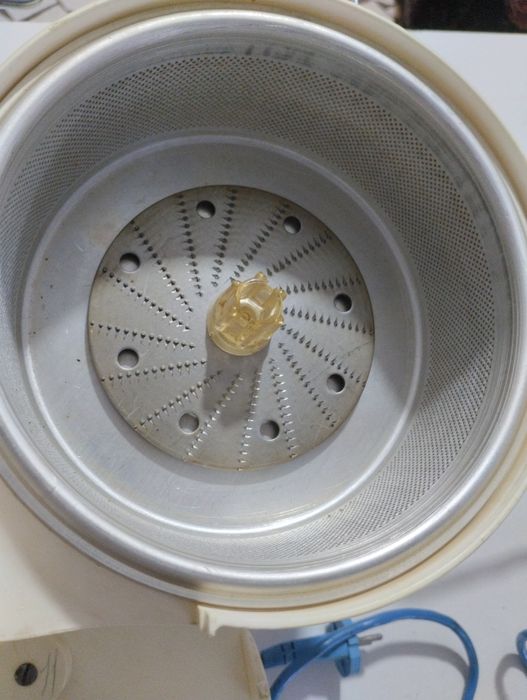 Электрическая Соковыжималка.