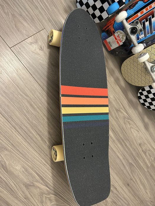 Skateboard nou cu eticheta