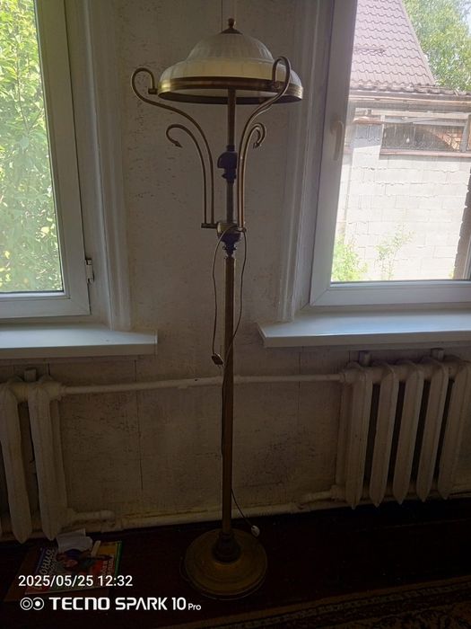 Торшер бронзовый в античном стиле