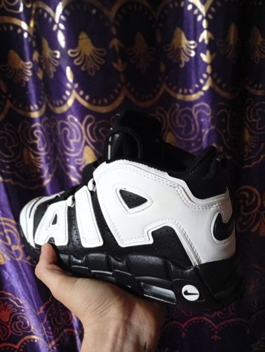 Vând Nike uptempo