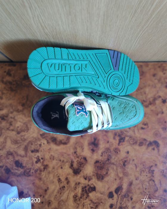 Adidași de vanzare