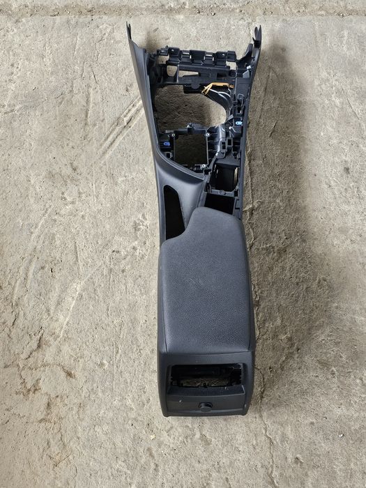 Подлакътник бмв ф30 ф31 bmw f30 f31