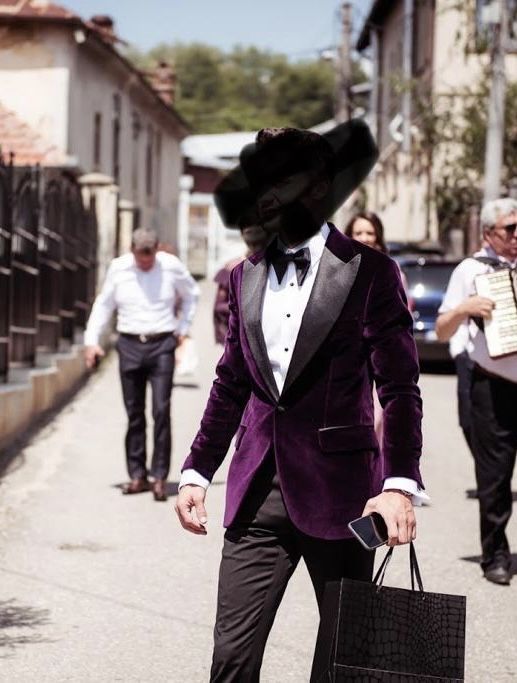 Costum ginere Alberto Dobre, Camasa A.D, Pantofi