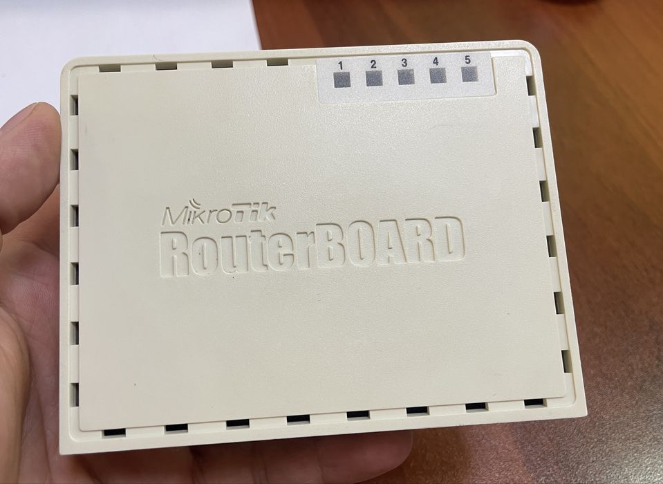 Маршрутизатор MikroTik (микротик) RB750