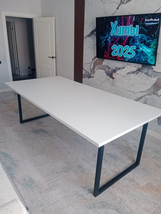 Продам стол для гостинной