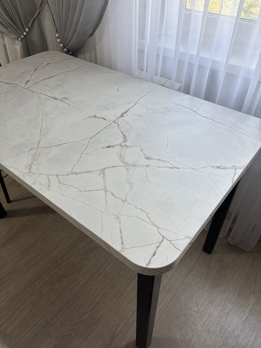 Продаю кухонный стол и стуля