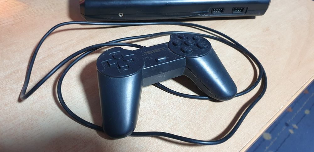 Продам Sega Mega Drive 1 модели, полноплатный клон.