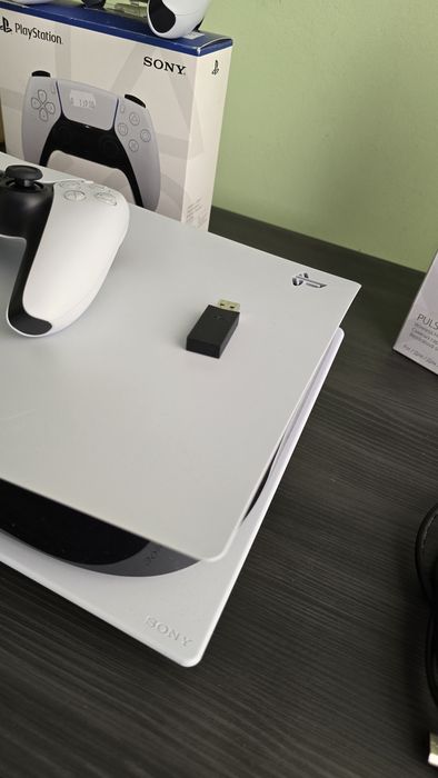 Playstation 5 Disc Edition + 2 контролера + Pulse 3D слушалки